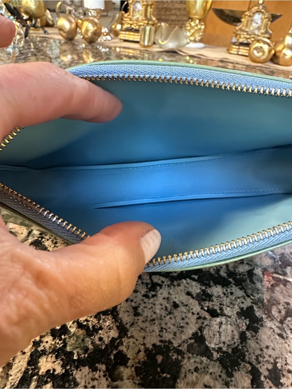 Louis Vuitton Turquoise Vernis Monogram Wristlet Pochette - Picture 9 of 14